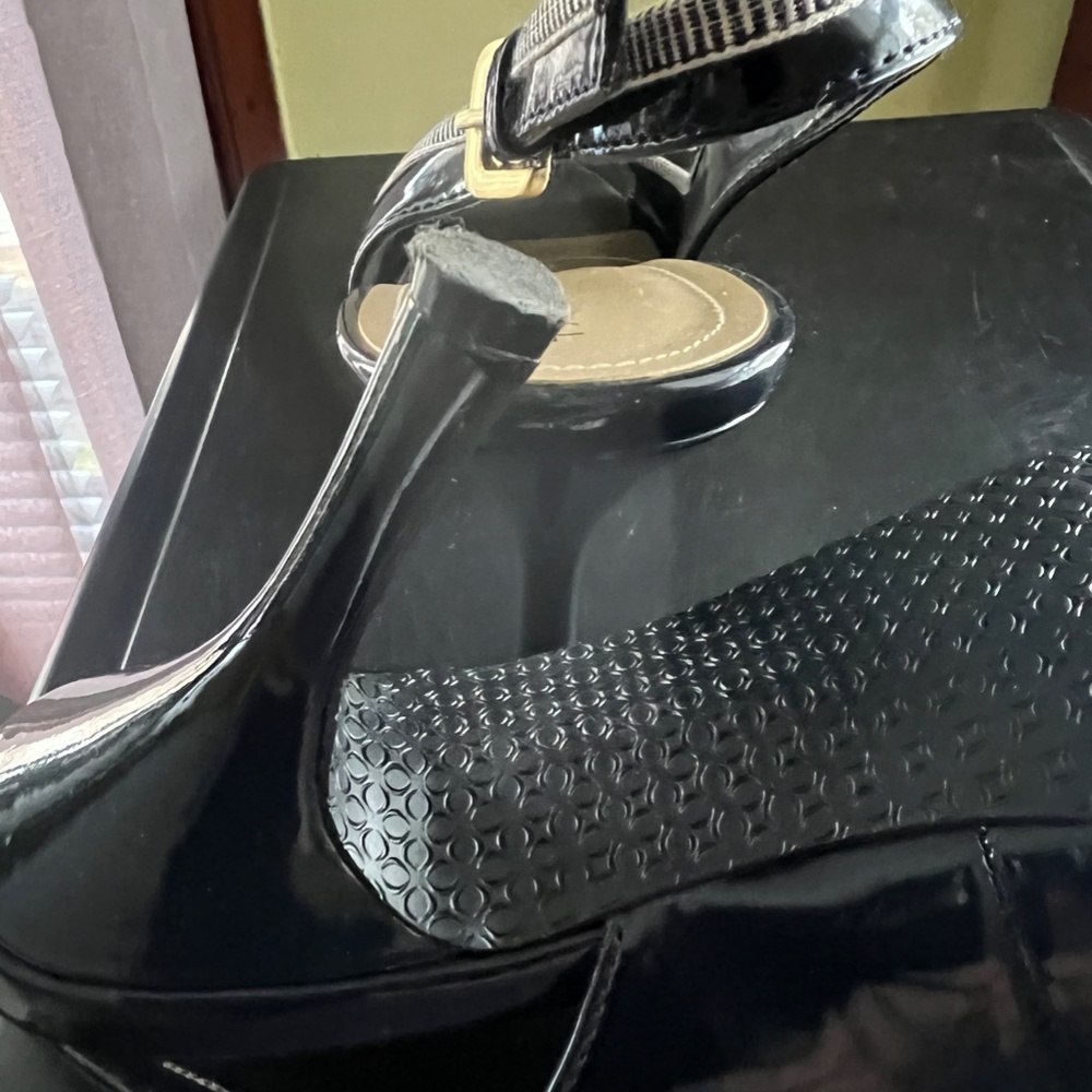 TAHARI Sling Back Navy Patent Leather Shoe with Striped Piping and Bow 7.5 Size - Picture 11 of 12